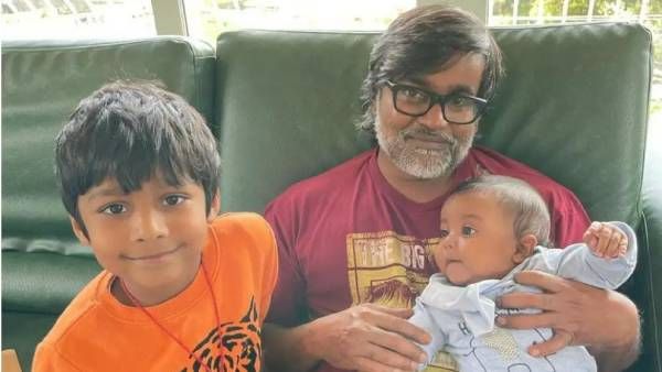 குட்டி மகனுடன் கொஞ்சி விளையாடும் செல்வராகவன்.. சமூக வலைத்தளத்தில் வைரலாகும் புகைப்படங்கள்!