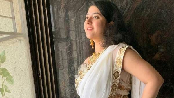 நான் ஒரு குயின்.. கிரீடத்துடன் உள்ள புகைப்படத்தை பகிர்ந்த சில்லுனு ஒரு காதல் குட்டி பாப்பா!