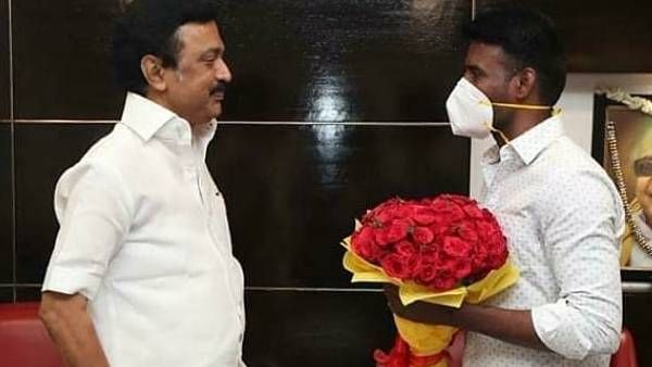 திமுக தலைவர் மு க ஸ்டாலிக்கும்… உதயநிதி ஸ்டாலிக்கும் பூங்கொத்து கொடுத்து வாழ்த்திய சூரி !