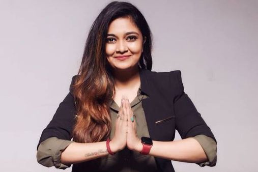 படுக்கைக்கு அழைத்த நபரை அடையாளம் காட்டி தோலுரித்த மாஸ்டர் நடிகை.. வைரல் போட்டோ!