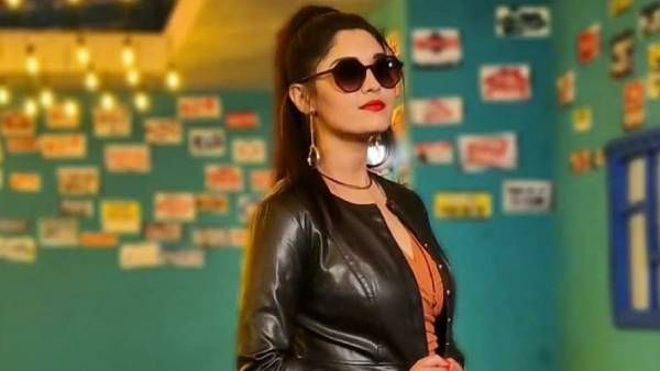 நடிகை சுரபி வெளியிட்ட அடங்காதே படத்தின் பாடல் அப்டேட்!