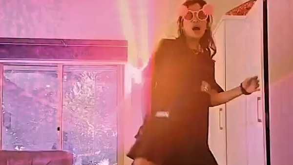 நிக்கர் தெரிய கெட்ட ஆட்டம் போட்ட நடிகை அமலா பால்.. கண்டப்படி கழுவி ஊற்றும் நெட்டிசன்ஸ்!