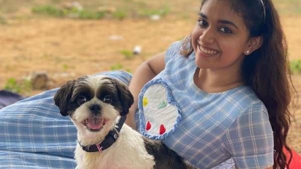 நல்ல வெதர்... நல்ல துணை.... பீச்ல பிக்னிக்... வேற என்ன வேணும்... கீர்த்தி சுரேஷ் உற்சாகம்