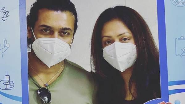 ஜோடியாக சென்று கொரோனா தடுப்பூசி போட்டுக்கொண்ட சூர்யா… ஜோதிகா!