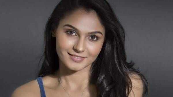 பாக்சிங் பயிற்சி எடுக்கும் ஆண்டிரியா...யாருடன், எதற்கு தெரியுமா ?