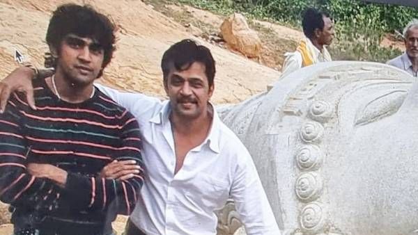 நடிகர் சிருவின் முதலாம் ஆண்டு நினைவு நாள்.. த்ரோபேக் போட்டோக்களுடன் உருகிய அர்ஜூன்!