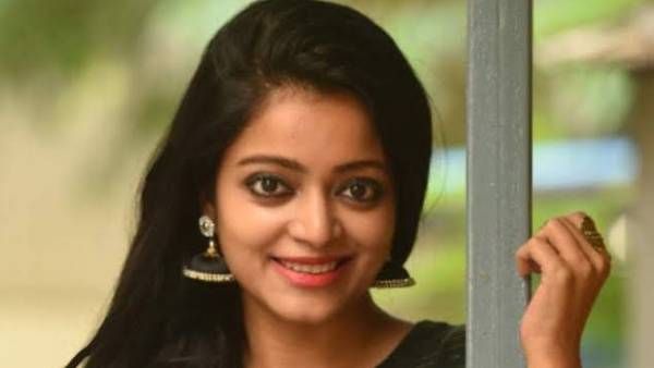 கொரோனாவை நினைச்சா வெளிய வரவே பயமா இருக்கு… நடிகை ஜனனி !