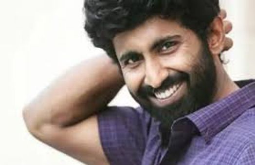 அசலாக இருங்கள்… உலகம் உங்களை நகலெடுக்கட்டும்… குட்டி பவானியின் செம பஞ்ச்!