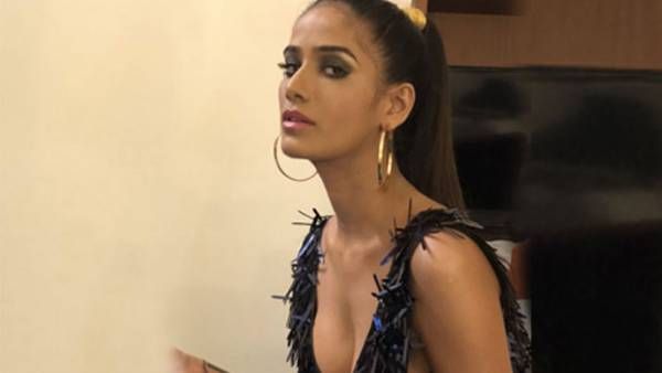 பூனம் பாண்டேவை கைது செய்யக் கூடாது.. இடைக்கால தடை உத்தரவு பிறப்பித்த உச்சநீதிமன்றம்.. அந்த விவகாரமா?