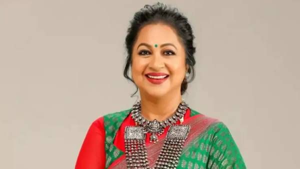 பிரபலங்களின் பெயரில் போலி கணக்கு… மூளையில்லாத… வேலையற்றவர்களின் வேலை… ராதிகா சரத்குமார் ட்வீட் !