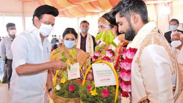 ஷங்கர் மகள் திருமணத்தில் ஃபில்டர் காஃபியை சுவைத்த ஸ்டாலின்: மணமக்களுக்கு வழங்கிய பரிசு இதுதான்!