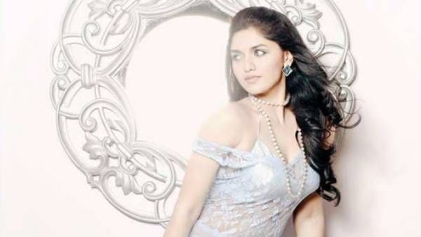 கிளாமரில் தெறிக்கவிடும் நடிகை சுனைனா... வேற லெவல் போங்க!