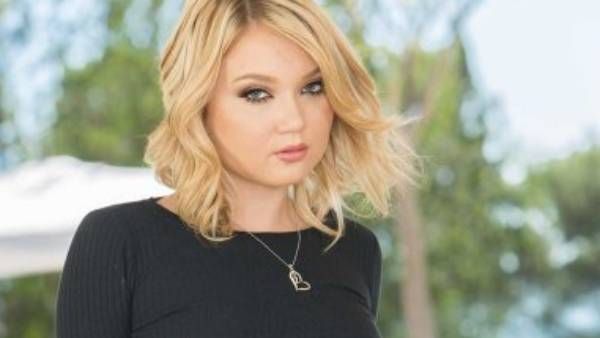 27 வயதான ஆபாச பட நடிகை மர்ம மரணம்.. ஜார்ஜ் ஃபிளாய்டு ஓவியத்துக்கு முன்பாக டாப்லெஸ் ஆக நின்றவர்!