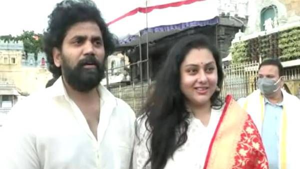 கணவருடன் திருப்பதியில் சாமி கும்பிட்ட நமீதா… ஏற்பாடுகள் சரியில்லை என்று குற்றச்சாட்டு !