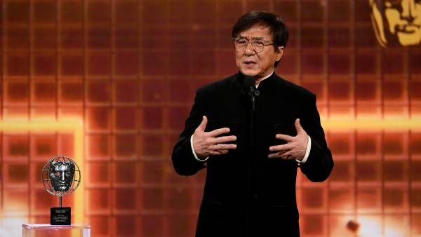 அரசியலில் குதிக்கும் அதிரடி சூப்பர்ஸ்டார் ஜாக்கி சான்.. எந்தக் கட்சியில் சேரப் போறாரு தெரியுமா?