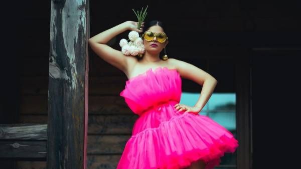 பிங்க் நிற குட்டி கவுனில்.. பாபி டால் போல்.. கிறங்க வைக்கும் மஸ்த்ராம் நடிகை.. திணறடிக்கும் போட்டோ!