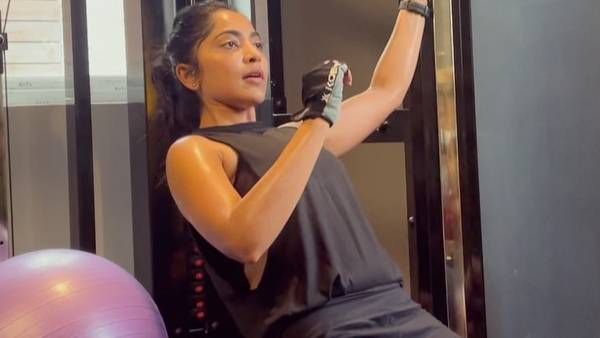 ஆ.. ஊ... வியர்க்க விறுவிறுக்க.. இதுக்கு பேரு என்ன தெரியுமா.. அசர வைத்த ரம்யா!