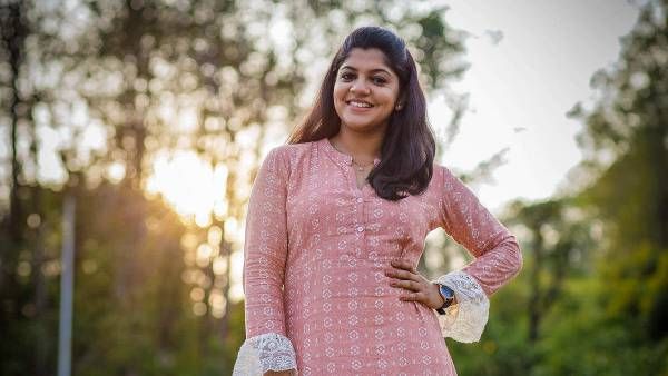 அட நல்லாருக்கே...பாக்யராஜ் பட டைட்டிலில் நடிக்கும் அபர்னா பாலமுரளி