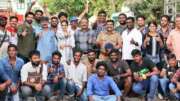 தேஜாவு படப்பிடிப்பு முடிந்தது… கேக் வெட்டி கொண்டாடிய படக்குழுவினர் !