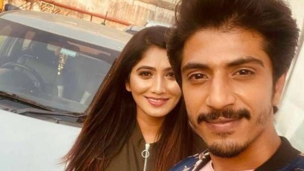 பிரபல வாரிசு நடிகருடன் டேட்டிங்கில் உள்ள ஜூலி? லீக்கான போட்டோ.. தீயாய் பரவும் தகவல்!