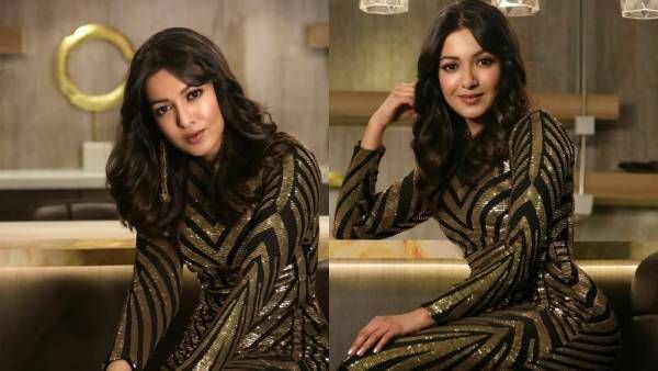 நாகினி பாம்பு காஸ்டியூமில் கலக்கும் மெட்ராஸ் பட ஹீரோயின்!