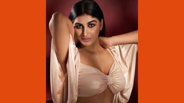 இந்த மாதிரி டிரெஸ்லாம் எங்கம்மா கிடைக்குது.. யாஷிகாவின் டிரெஸை பார்த்து தலைசுற்றும் ஃபேன்ஸ்!