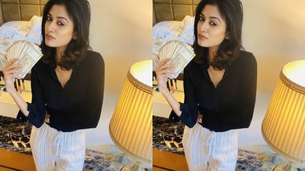 காசு, பணம், துட்டு, மனி மனி... தெறிக்க விடும் ஓவியா