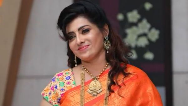 கணவரின் நெஞ்சில் கையை வைத்து பிரியா ராமன்.. கட்டியணைத்த ரஞ்சித்.. வைரலாகும் ரொமான்டிக் போட்டோ!