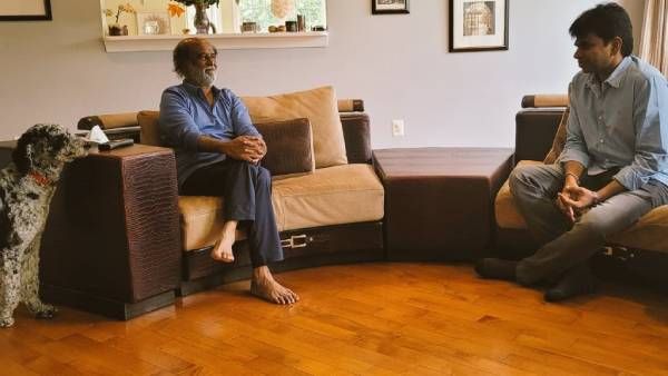 அமெரிக்காவிலும் பாட்ஷா தான்.. கால்மேல கால் போட்டு கெத்தா போஸ் கொடுத்த ரஜினி.. வைரலாகும் போட்டோ!