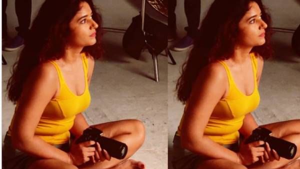 அடேங்கப்பா...இப்படி ஒரு கவர்ச்சி ஃபோட்டோகிராஃபரா...பூனம் பஜ்வாவின் வேற வெலவல் போஸ்