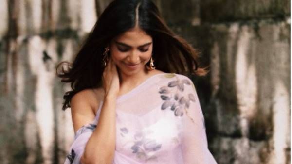 இந்த படத்தை பார்த்து என்ஜாய் பண்ணுங்க... கூடவே மணிரத்னம் சாங்கை சேர்த்துக்கணும்... மாளவிகா பளீச்