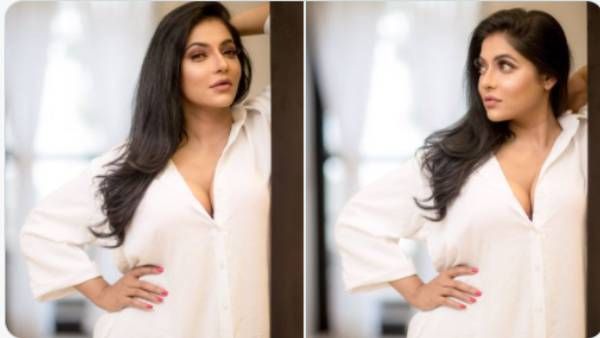 இது என்ன உடம்பா... வெடக்கோழி குழம்பா... ரேஷ்மாவை வர்ணிக்கும் இளசுகள் !