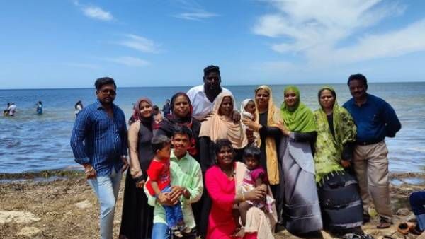 ஜாலி டூர் அடிக்கும் அறந்தாங்கி நிஷா.. குடும்பத்துடன் சூப்பர் போஸ்… வைரலாகும் புகைப்படம்!