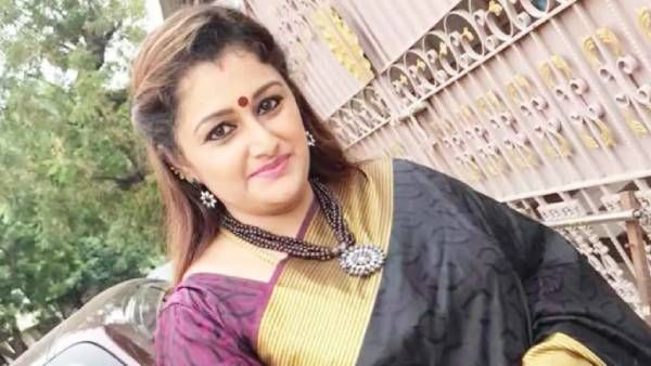 மொரட்டு கோச்சிங் போல… இது என்ன பரம்பரைனு தெரியல…நடிகை ஷர்மிளா பகிர்ந்த காமெடி வீடியோ !