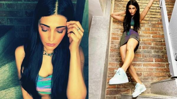 அரை ட்ரவுசரில் படிக்கட்டில் நின்று அந்த மாதிரி போஸ் கொடுத்த நடிகை ஸ்ருதிஹாசன்!