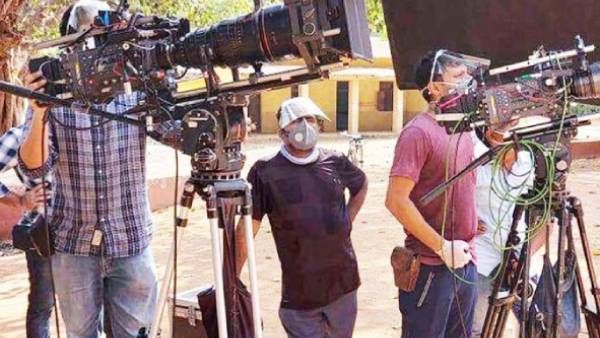 90 பேருடன் நடந்த வெப்சீரிஸ் ஷூட்டிங்.. 5 பேருக்கு கொரோனா பாசிட்டிவ் ஆனதால் அப்படியே நிறுத்தம்!