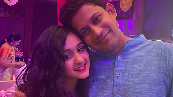 அம்மா அருகில் இல்லாதபோது.. தோள் கொடுத்து ஆறுதல் சொல்லும் உறவு.. அர்ச்சனா மகளின் உருக்கமான பதிவு!