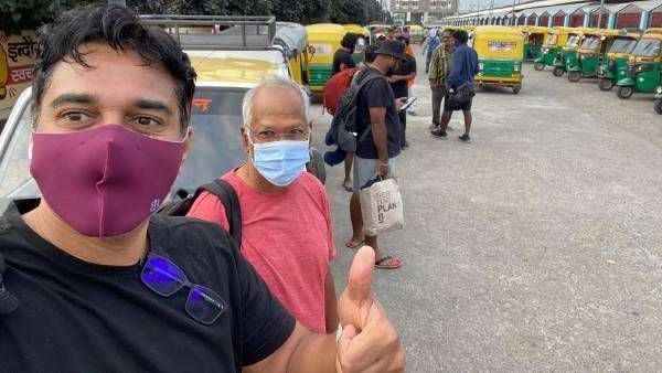 பொன்னியின் செல்வனுக்காக ரயிலில் பயணித்த மணிரத்னம்...செல்ஃபியை பகிர்ந்த ரகுமான்