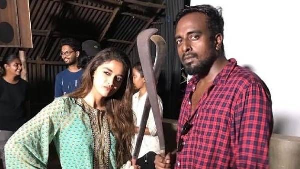 ஆத்தாடி எவ்ளோ பெருசு.. கையில் அருவாளுடன் வெளியான கீர்த்தி சுரேஷ் போட்டோஸ்.. என்ன மேட்டர் தெரியுமா?