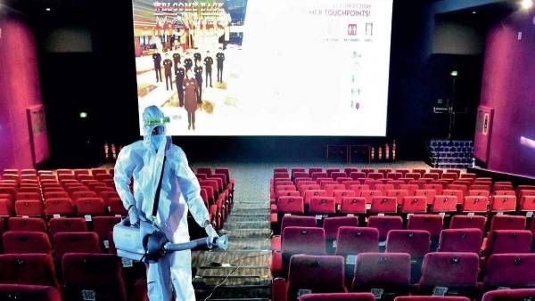 தியேட்டர் திறந்தும் பட ரிலீஸ் இல்லை...வெறுமனே போன வெள்ளிக்கிழமை...ஏமாற்றத்தில் ரசிகர்கள்