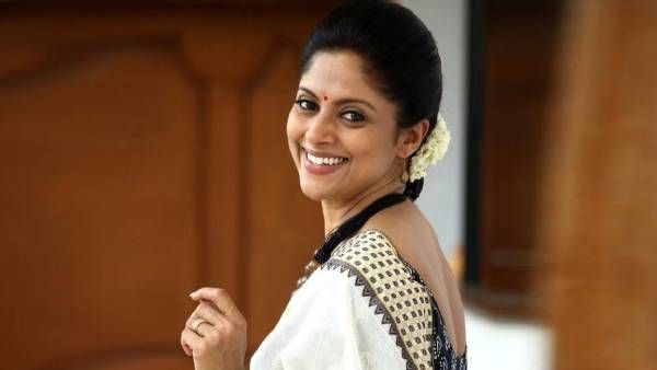 தடுப்பூசி போட்டாச்சு... நடிகை நதியாவுக்கு கொரோனா தொற்று உறுதியானது