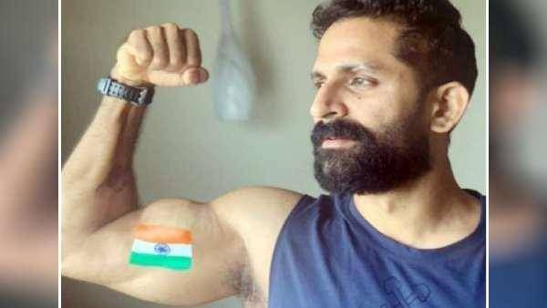 உயர பறக்குது தாயின் மணிக்கொடி.. 75வது சுதந்திர தின விழாவை கொண்டாடும் சினிமா பிரபலங்கள்!