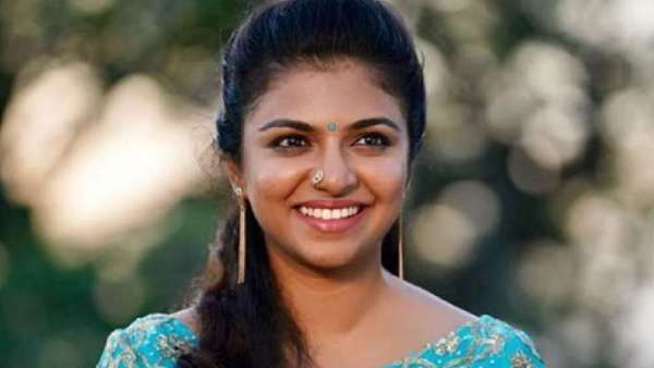 பிரபல நடிகை.. டப்பிங் ஆர்ட்டிஸ்ட் ரவீனாவின் தந்தை திடீர் மரணம்.. பிரபலங்கள் அதிர்ச்சி!