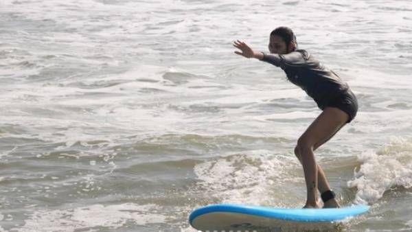 அலை சறுக்கில் அசத்தும் தனுஷ் பட நடிகை...வாயை பிளக்கும் ரசிகர்கள்...காரணம் இவர் தானா