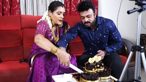 29வது திருமண நாளை கொண்டாடிய பிரபல தம்பதிகள்… இணையத்தில் வைரலாகும் வீடியோ !