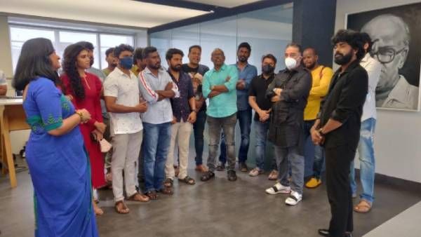 இதுமாதிரிலாம் எப்போவாதுதான் நடக்கும்.. சார்பட்டா படக்குழுவை நேரில் அழைத்து பாராட்டிய கமல்ஹாசன்!