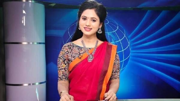 பிக்பாஸ் நிகழ்ச்சியில் பிரபல சன்டிவி செய்தி வாசிப்பாளரும் பங்கேற்கிறார்... யாருன்னு பாருங்க!