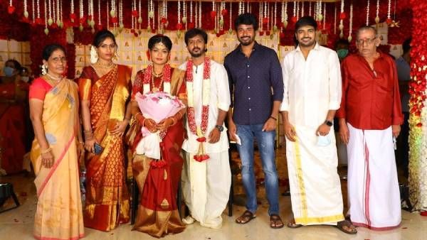 டாக்டர் பெண்ணை கரம் பிடித்த பிரபல இயக்குநர்.. சிவகார்த்திகேயன் முதல் சிவா வரை.. பிரபலங்கள் வாழ்த்து!