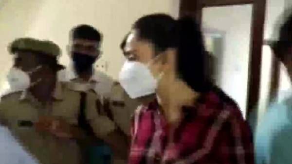 நடிகை ரகுல் ப்ரீத் சிங்கை விடாது துரத்தும் போதைப் பொருள் வழக்கு.. விசாரணைக்காக நேரில் ஆஜரானார்