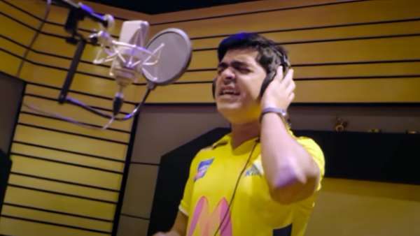 Csk சிங்கங்களா…செல்லங்களா… பட்டையை கிளப்பும் கொரோனா குமார் டைட்டில் ப்ரோமோ சாங் !